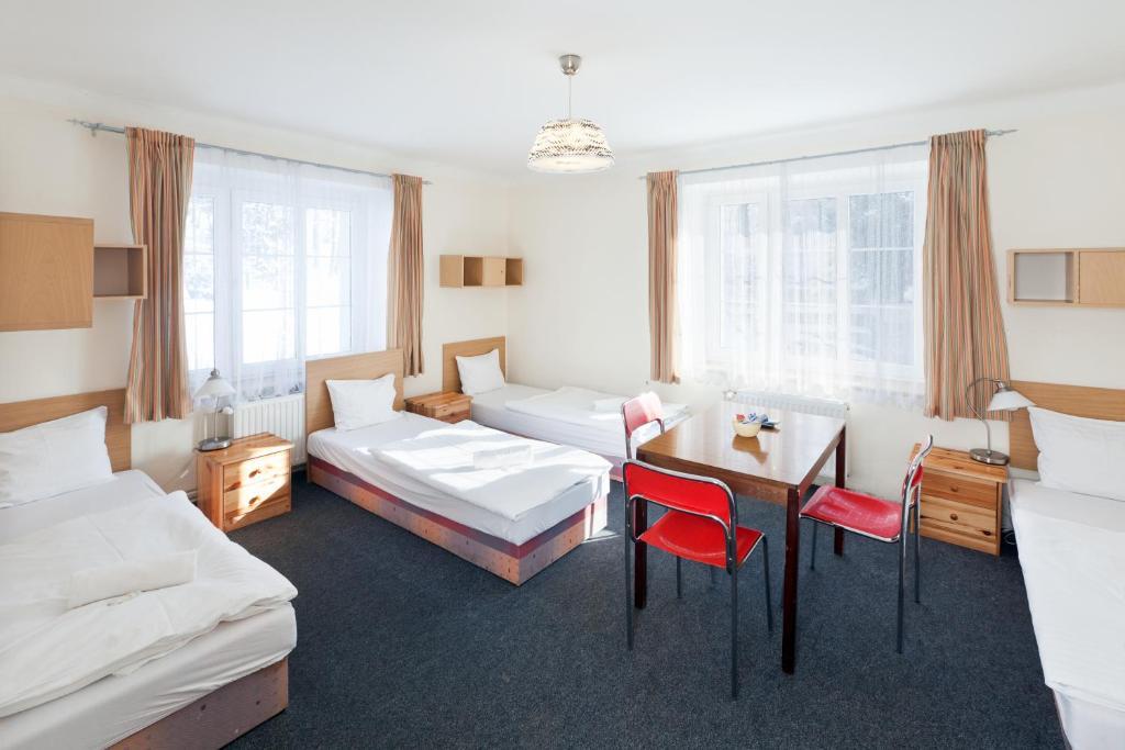Pytloun Penzion Zeleny Haj Liberec Ruang foto